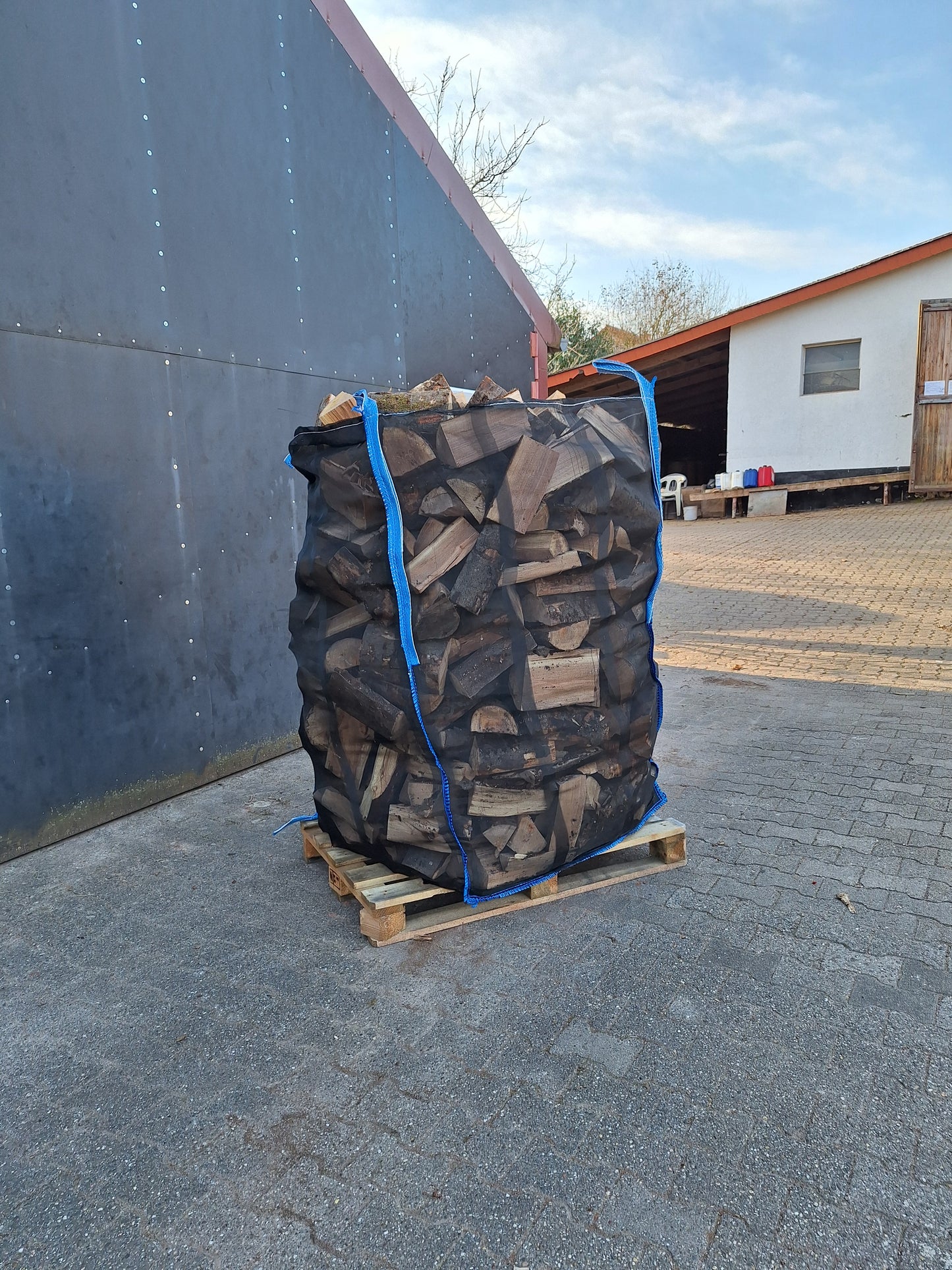 Brennholz Buche  = 1,8 Schüttraummeter im  Wood Bag 25cm