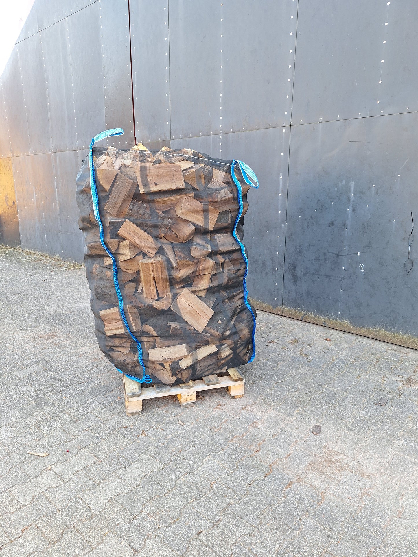 Brennholz Buche = 1,7 Schüttraummeter im Wood Bag 25cm = 1 SRM 123,00 .- €