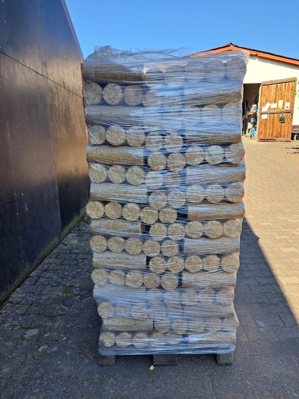Mischholz Rund Briketts je Palette 96 Pack 960 Kg 10 kg = 3,43 €