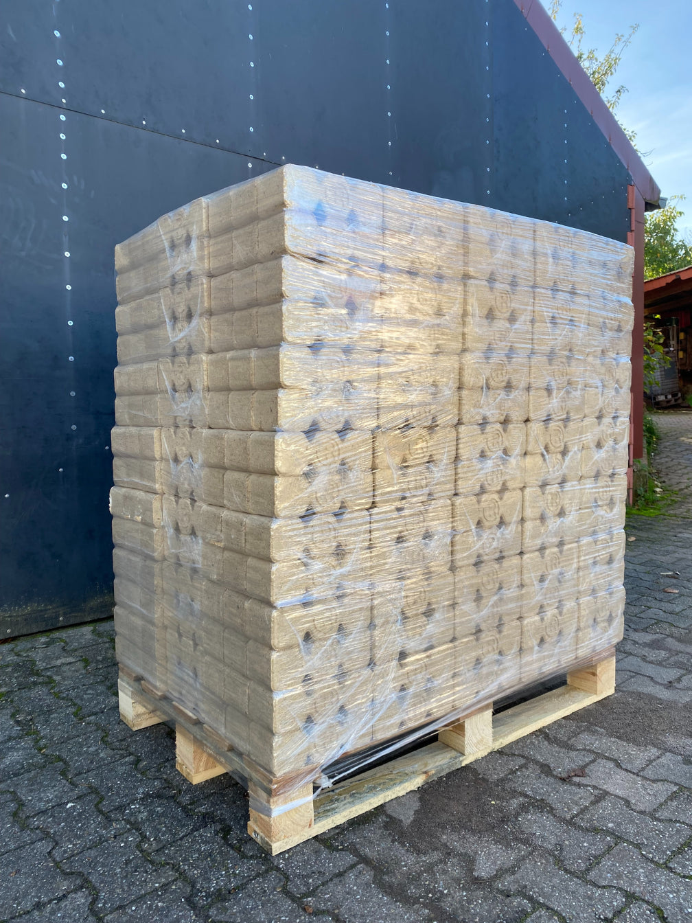 Tritech Premium Briketts je Palette/ 96 Pack (10 Kg = 3.54 €)